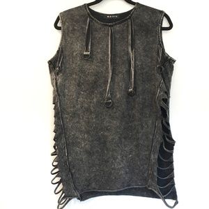 [NAVIE] Distressed sleeve less muscle tee top M